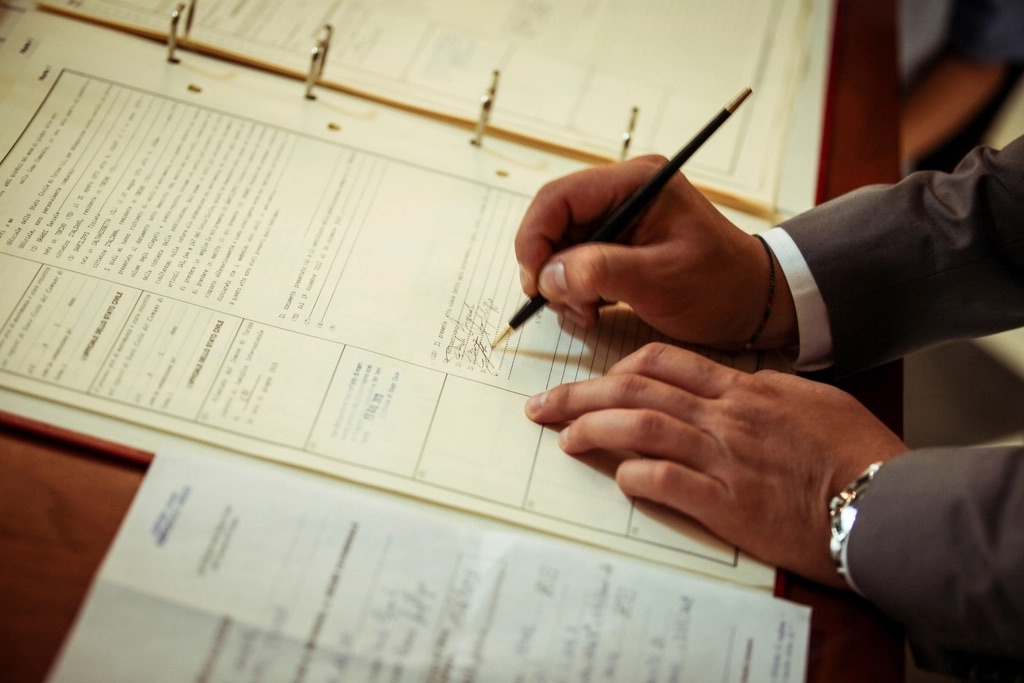 Customer signing RV financing paperwork